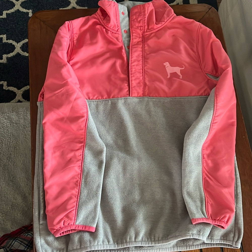 Black dog pull over rarely worn